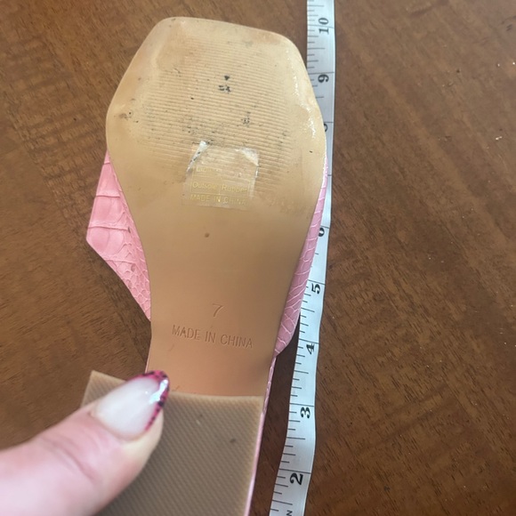 Pink Princess Polly Faux Croc Embossed Pumps 💋 - Picture 5 of 6